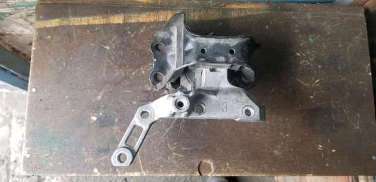 Nissan March/Note Engine Mounting. image 2