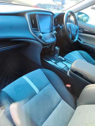 Toyota crown Athlete S 2017 Sunroof image 9