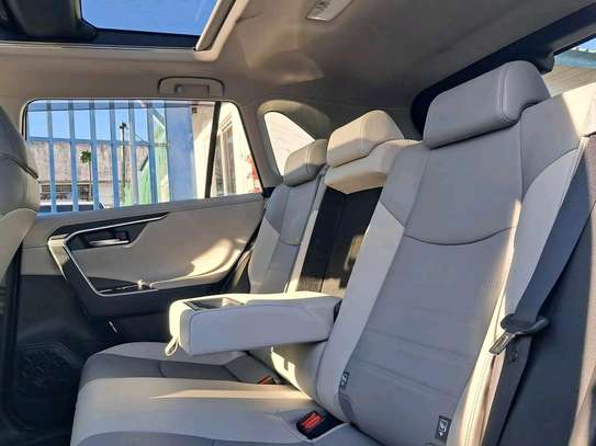 Toyota Rav4 sunroof 2020 silver image 7