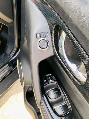 Nissan X-Trail Black sunroof 2018 4x4 image 5