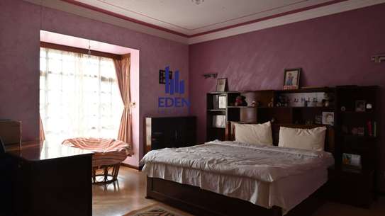 5 Bed Townhouse with En Suite in General Mathenge image 12