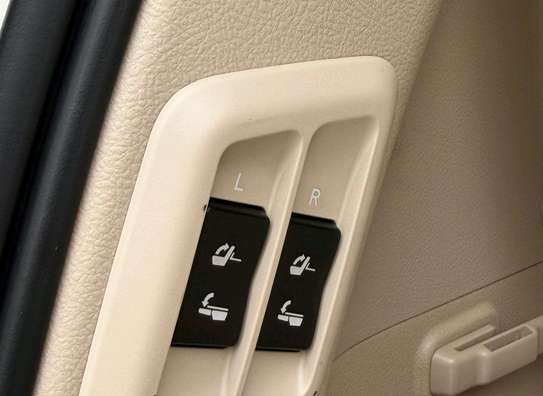 2021 Toyota land cruiser Prado TZG image 4