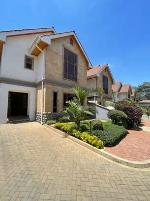 5 Bed Townhouse with En Suite in Lavington image 4