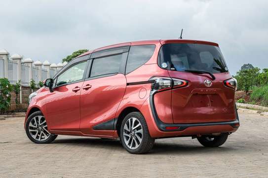 2016 Toyota Sienta Red New shape image 4