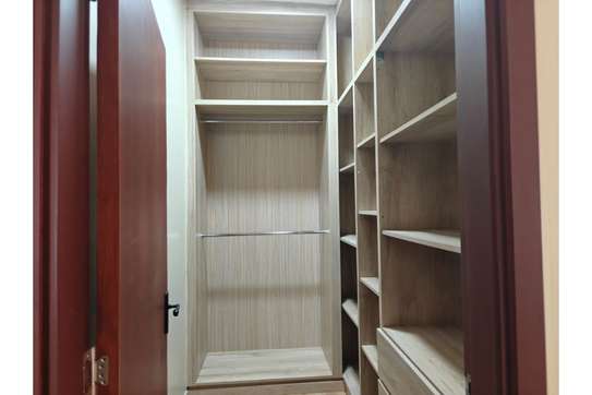 3 Bed Apartment with En Suite in Parklands image 7