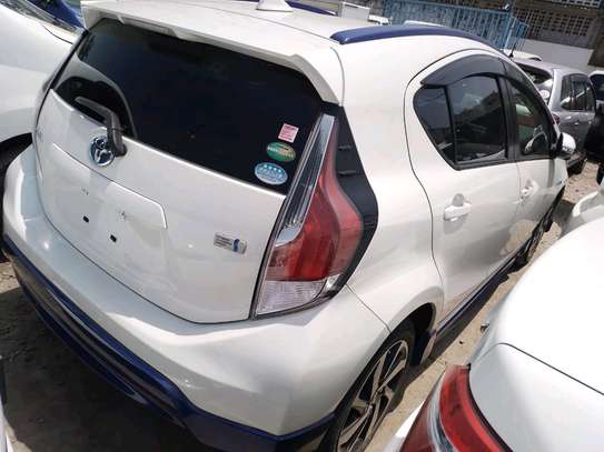 Toyota Aqua white color 2017 model image 5