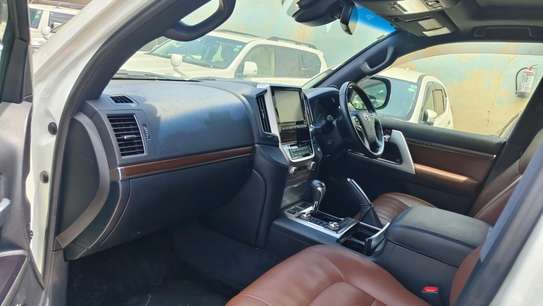 Toyota land Cruiser ZX V8 sunroof white 2018 image 7