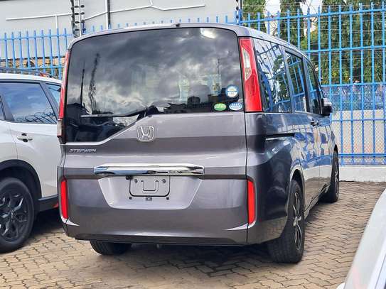 Honda stepwgn image 3