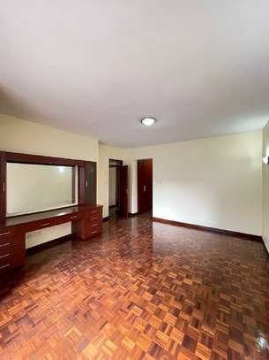 3 Bed Apartment with En Suite in Kilimani image 10