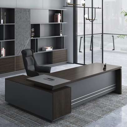 1.6 M L Shaped Modern Executive Office Desk image 7