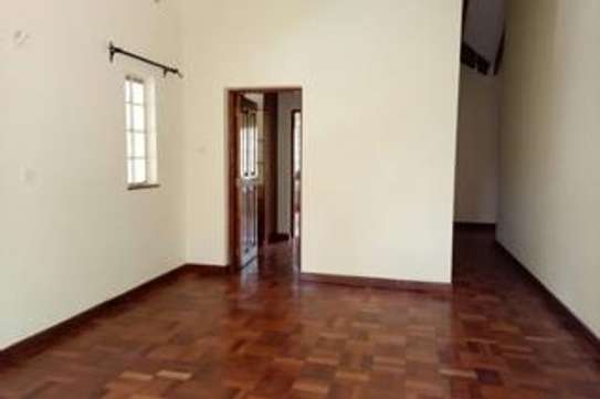 5 Bed Townhouse with En Suite at Lone Tree image 8