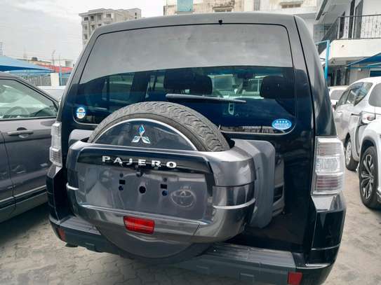 Mitsubishi Pajero  black  petrol 2016 image 10