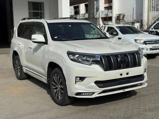 Toyota land Cruiser Prado TZ-G 2018 White image 9