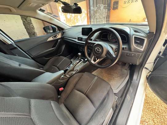 Mazda Axela image 6