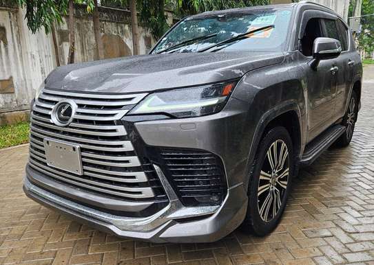 Lexus  Brand new LX600 2024 image 3