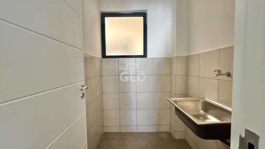 1 Bed Apartment with En Suite in Valley Arcade image 10