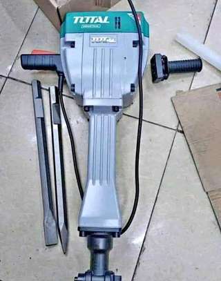 Makita powerful demolition hammer image 3