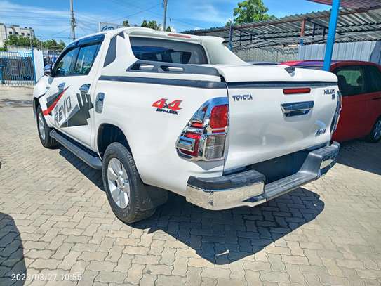 Toyota Hilux double cabin manual image 11