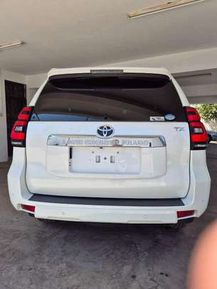 Toyota land Cruiser Prado image 12