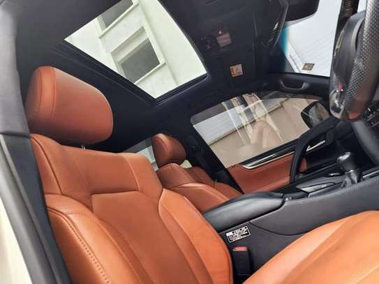 Lexus LX 570 2019 image 2