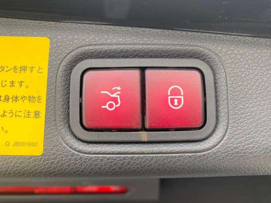 Mercedes benz E250 image 7