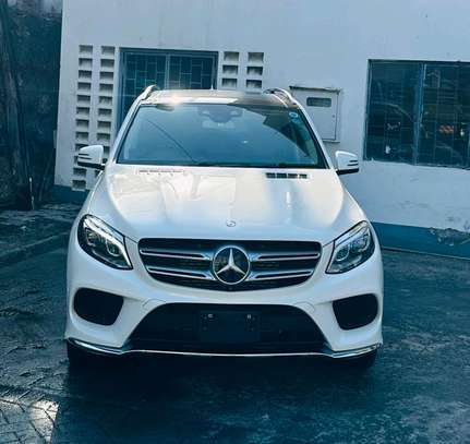 Mercedes Benz GLE 350d image 10