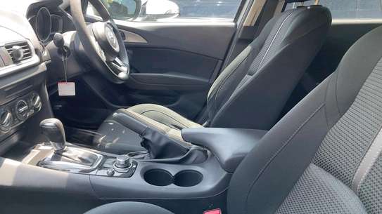 Mazda axela hatchback petrol 2018model image 3