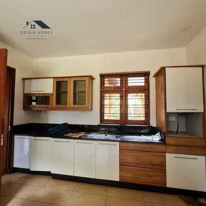 5 Bed House with En Suite at Runda Drive image 21