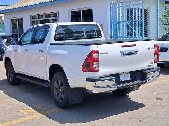 TOYOTA HILUX image 11