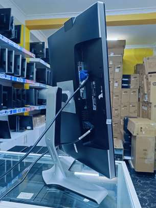 Dell U2412m 24" FHD Ultrasharp LED Monitor image 8