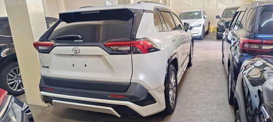 Toyota Rav4 White 2019 AWD image 12