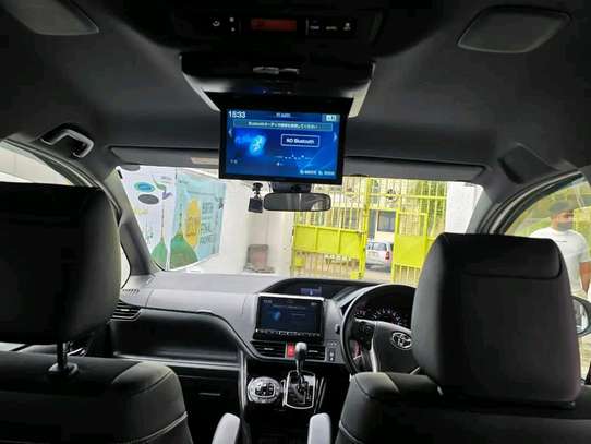 Toyota Noah WXB image 3