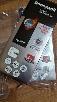 Honeywell Platinum 4 Out Surge Protector with Master Switch image 8