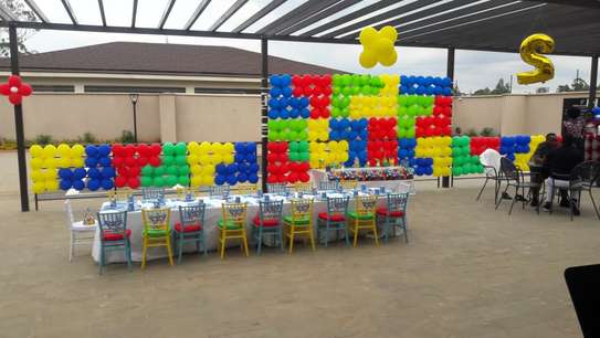 balloon garlands and decor image 4