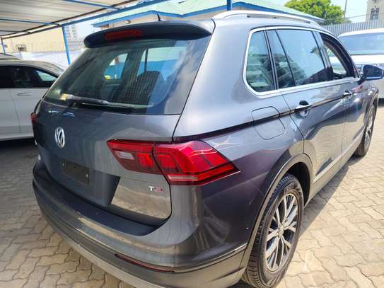 Volkswagen Tiguan Sunroof 2018 Grey image 8
