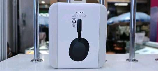 Sony xm5 headphones image 1