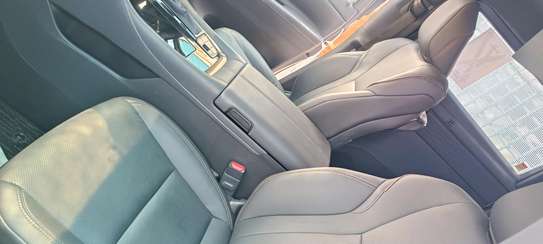 Toyota Alphard Executive 2023 model image 7