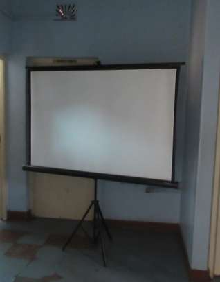 tripod projector screen 84*84 for hire image 1