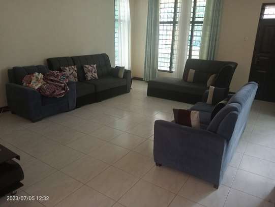 4 Bed Townhouse with En Suite at Maweni image 5