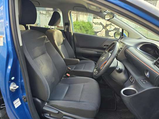 Toyota Sienta hybrid Blue 2018 image 7