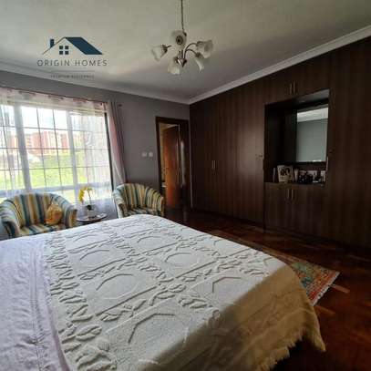 3 Bed Apartment with En Suite at Deniss Pritt Road image 8