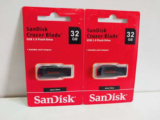 SanDisk Cruzer Blade USB Flash Drive, USB 2.0, 32GB - Black image 3