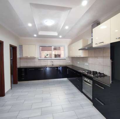 Serviced 3 Bed Apartment with En Suite in Riverside image 13