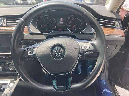 Volkswagen Passat image 10