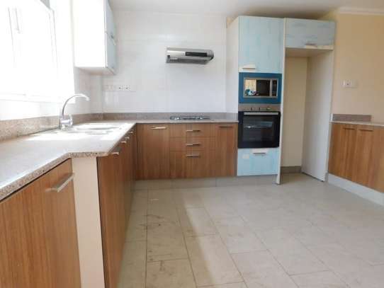 3 Bed Apartment with En Suite at Ring Road Kilimani image 4