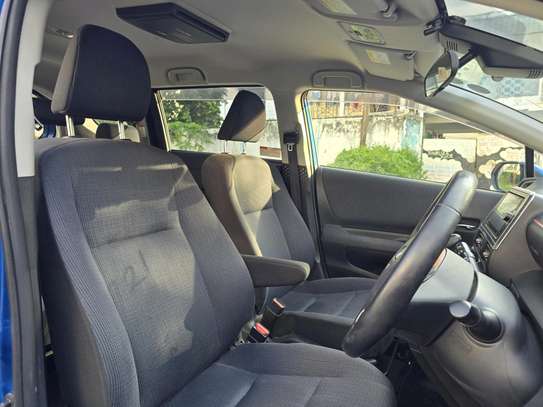Toyota Sienta hybrid Blue 2018 image 8