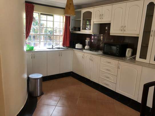 Serviced 2 Bed Apartment with En Suite in Rosslyn image 3