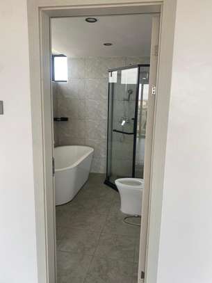 3 Bed Apartment with En Suite in Kilimani image 9