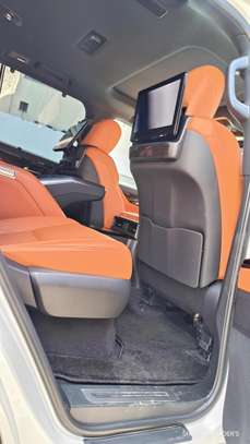 Lexus LX600 VVIP Class 2023 image 12