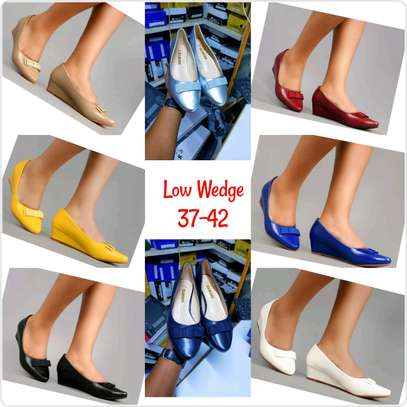 Low wedge shoes image 1